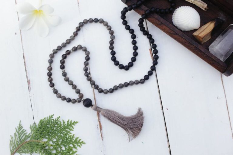 Quelle est la signification du collier de perles ? Crysimport.Fr